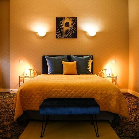 Aux Portes Du Chateau 瓦朗赛 外观 照片